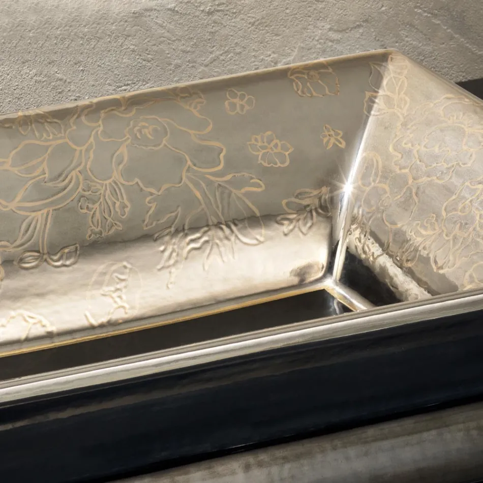 Lavaman me argjilë zjarri i derdhur me dorë me dekorime shumëngjyrësh Prodhuar në Itali - Aulente Viadurini