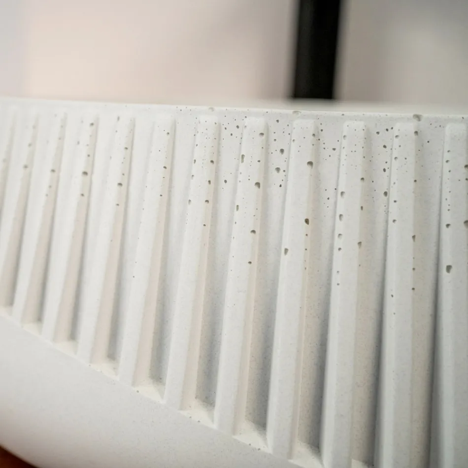 Lavaman banaku i rrumbullakët i bërë nga çimento dhe rrëshirë - Ibisco Viadurini