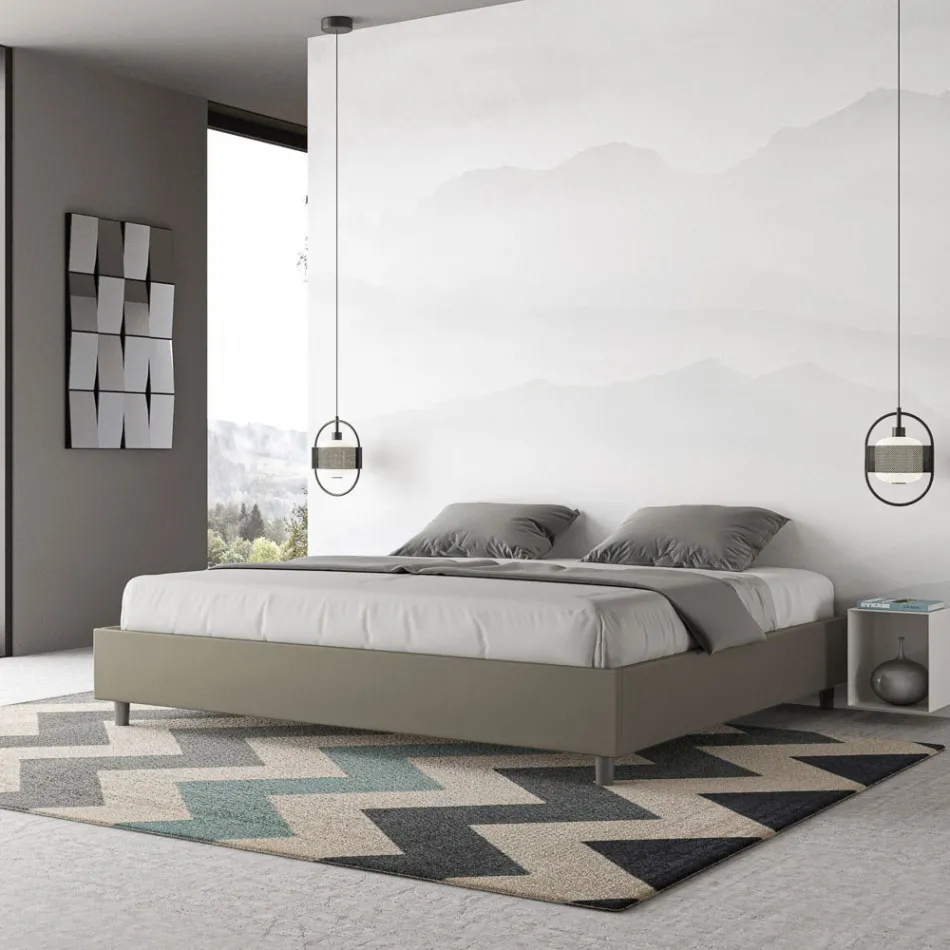 Krevat dopio 200x200 cm i veshur me lëkurë artificiale, i prodhuar në Itali - Athlete Viadurini