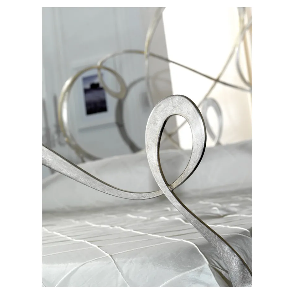 Krevat dopio me tavolinë të përshtatshme, dyshek dhe 2 komodina - Nebbia Viadurini