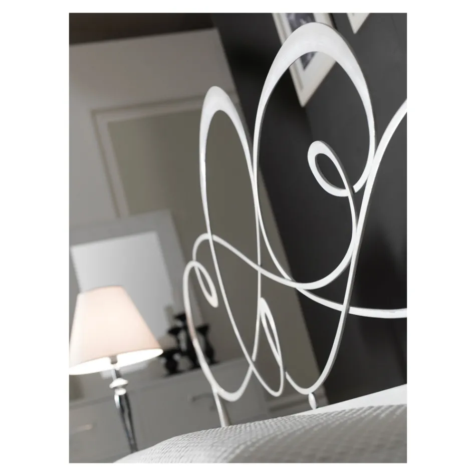 Krevat dopio me tavolinë të përshtatshme, dyshek dhe 2 komodina - Nebbia Viadurini