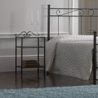 Krevat dopio i veshur me susta me dyshek dhe 2 komodina Prodhuar në Itali - Rolly Viadurini
