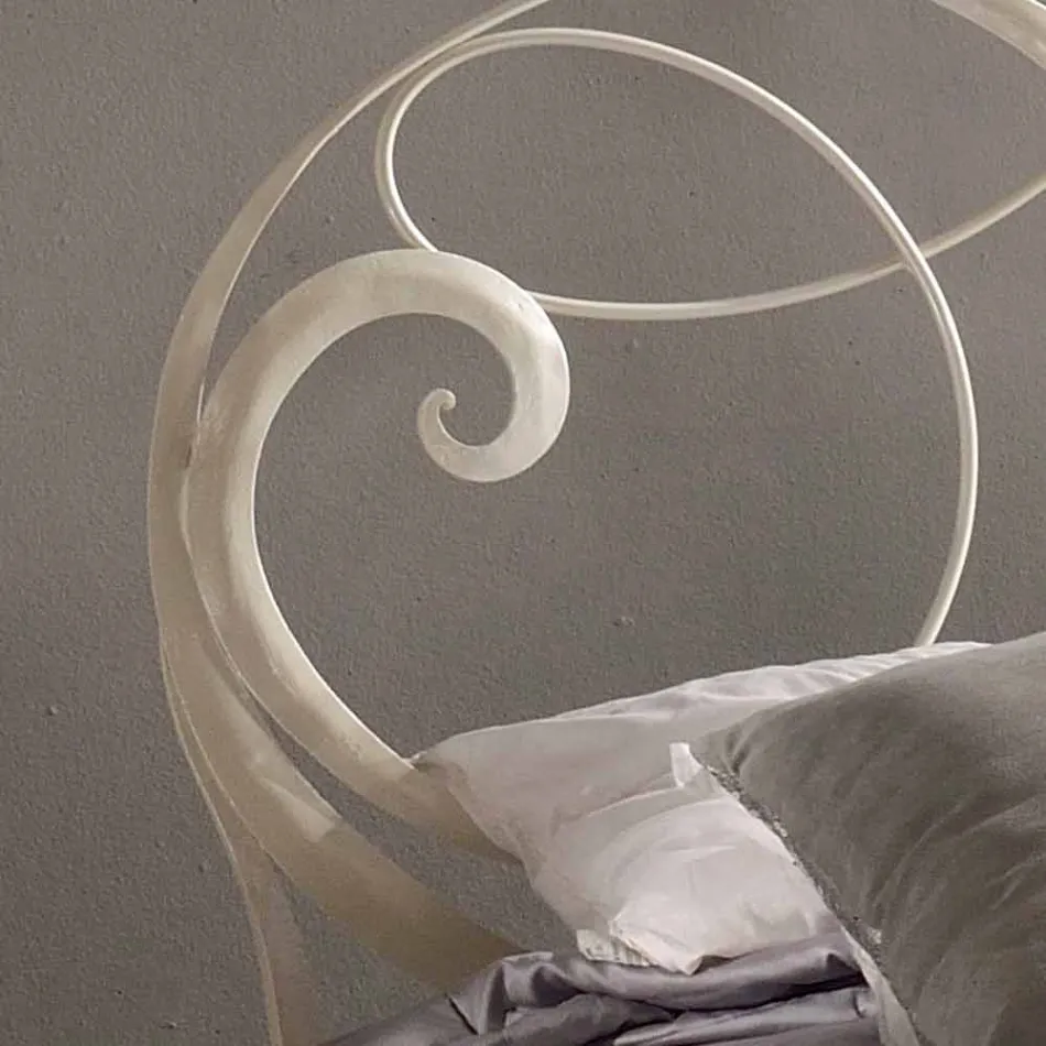 krevat dopio në hekur të farkëtuar me dekorimin e trefishtë të trefishtë Athena Viadurini