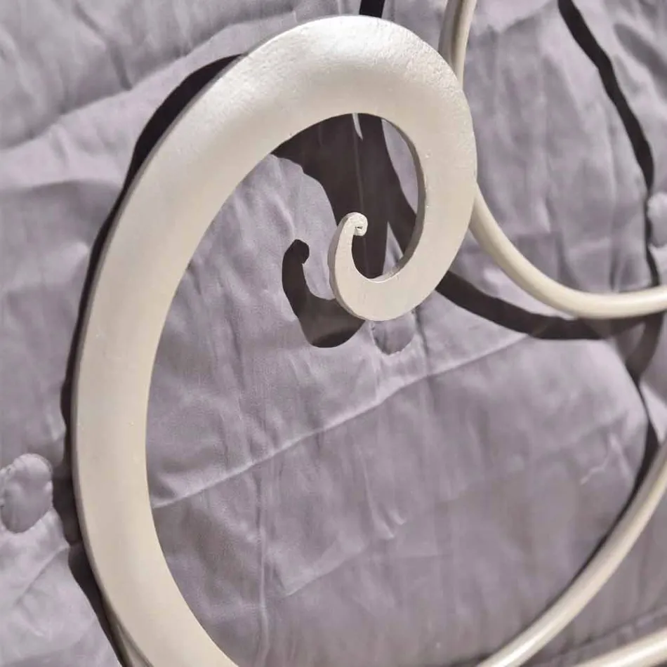 krevat dopio në hekur të farkëtuar me dekorimin e trefishtë të trefishtë Athena Viadurini