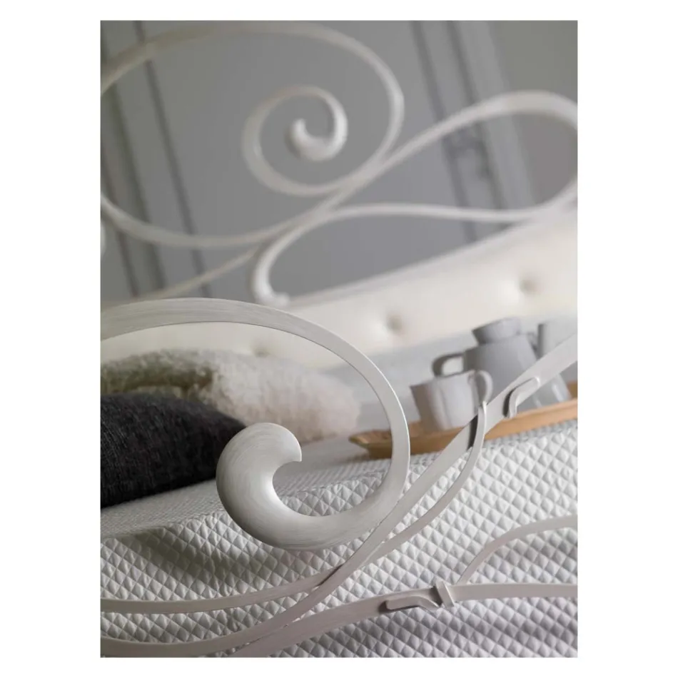 Krevat dopio hekuri me këmbe të koordinuar Prodhuar në Itali - Laser Viadurini