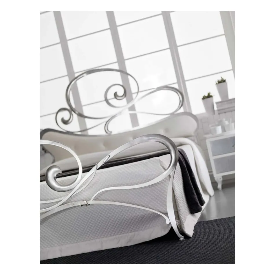 Krevat dopio hekuri me këmbe të koordinuar Prodhuar në Itali - Laser Viadurini