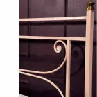 Shtrati i madhësisë së mbretëreshës dhe një gjysmë metri katror i punuar me çekiç Claudia Viadurini