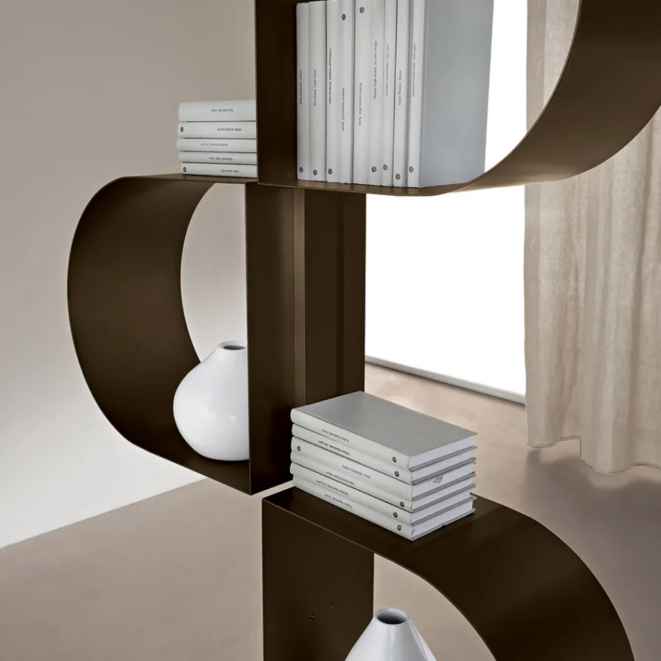 Raft librash vertikal metalik i lyer Fatima me këmbë të rregullueshme Viadurini