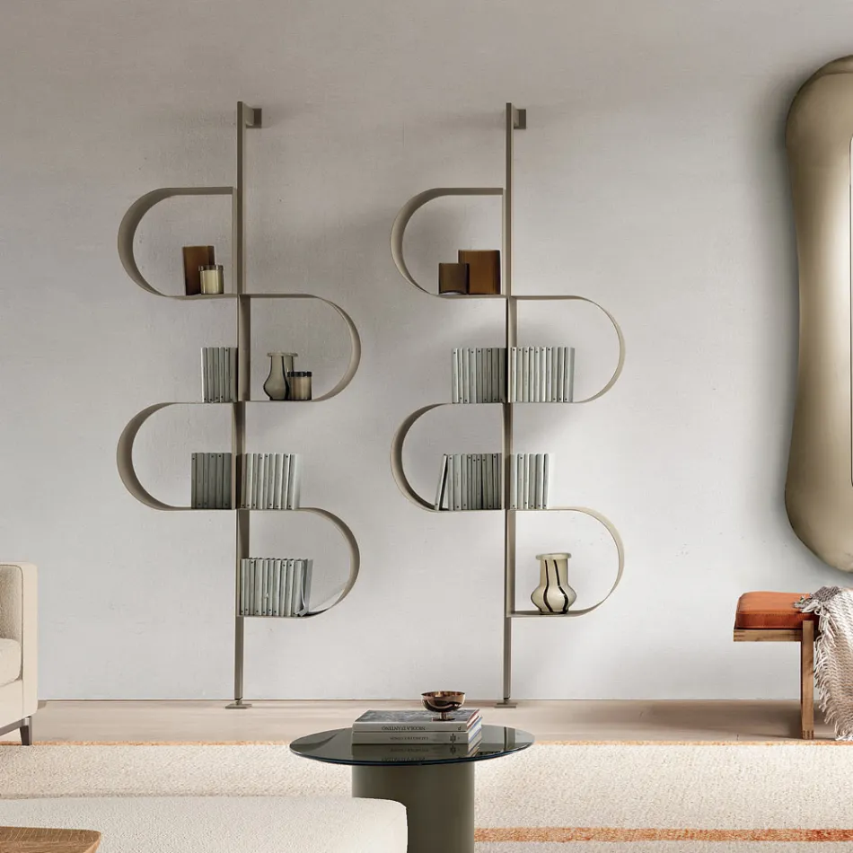 Raft librash vertikal metalik i lyer Fatima me këmbë të rregullueshme Viadurini