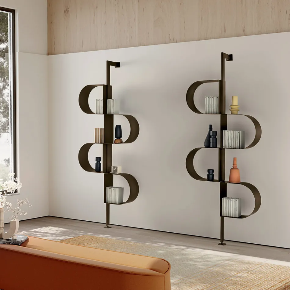 Raft librash vertikal metalik i lyer Fatima me këmbë të rregullueshme Viadurini