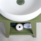Dollap banjoje i pavarur me veshje tik dhe raft të madh jeshil - Raomi Viadurini