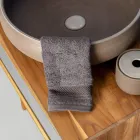 Dollap banjosh në këmbë të lirë në dru tik natyral me mbështetje për ngjyrë gri - Gatien Viadurini