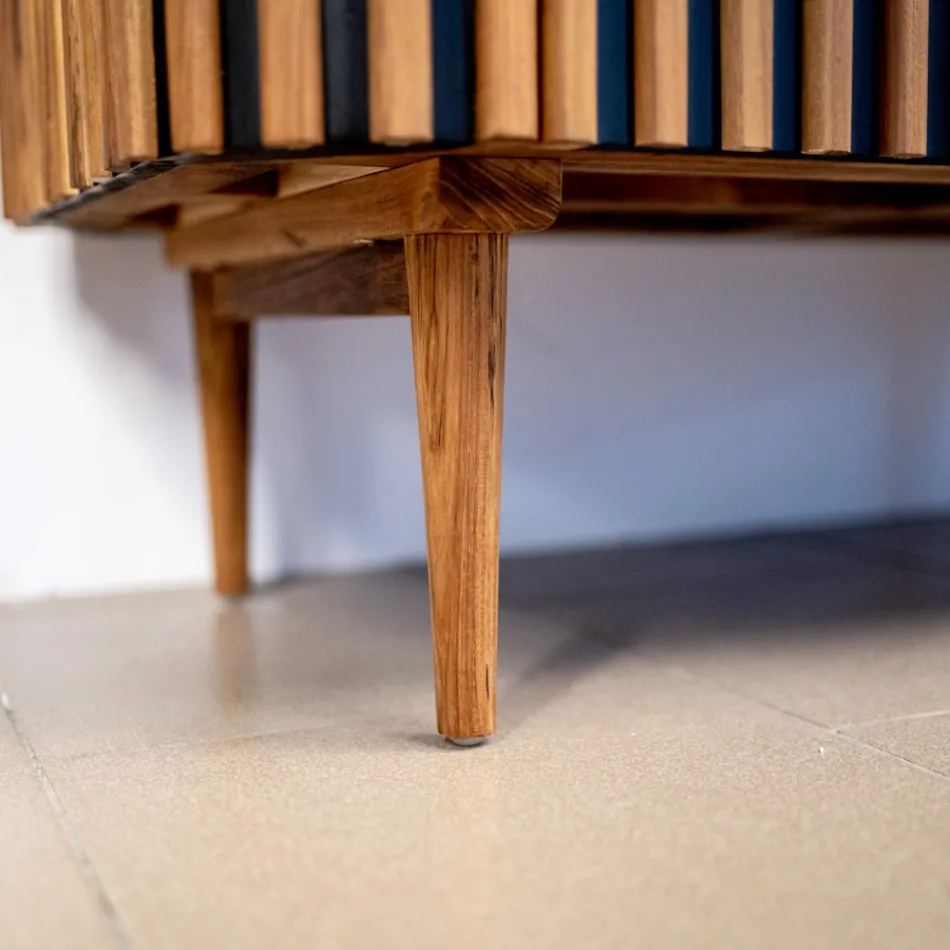 Dollap banjoje prej tik dhe sofër, i punuar me dorë - Heliconia Viadurini