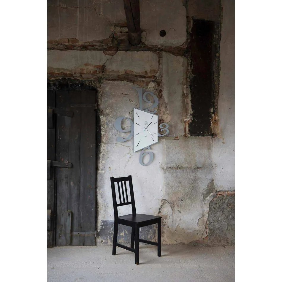 Dizajnimi i Orës së Murit në Hekuri të Zi ose alumini të bërë në Itali - Prospi Viadurini