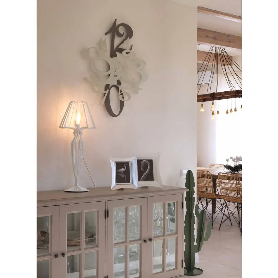 Dizajnimi i Orës së Murit në Hekuri me Ngjyra Made në Itali - Fiordaliso Viadurini