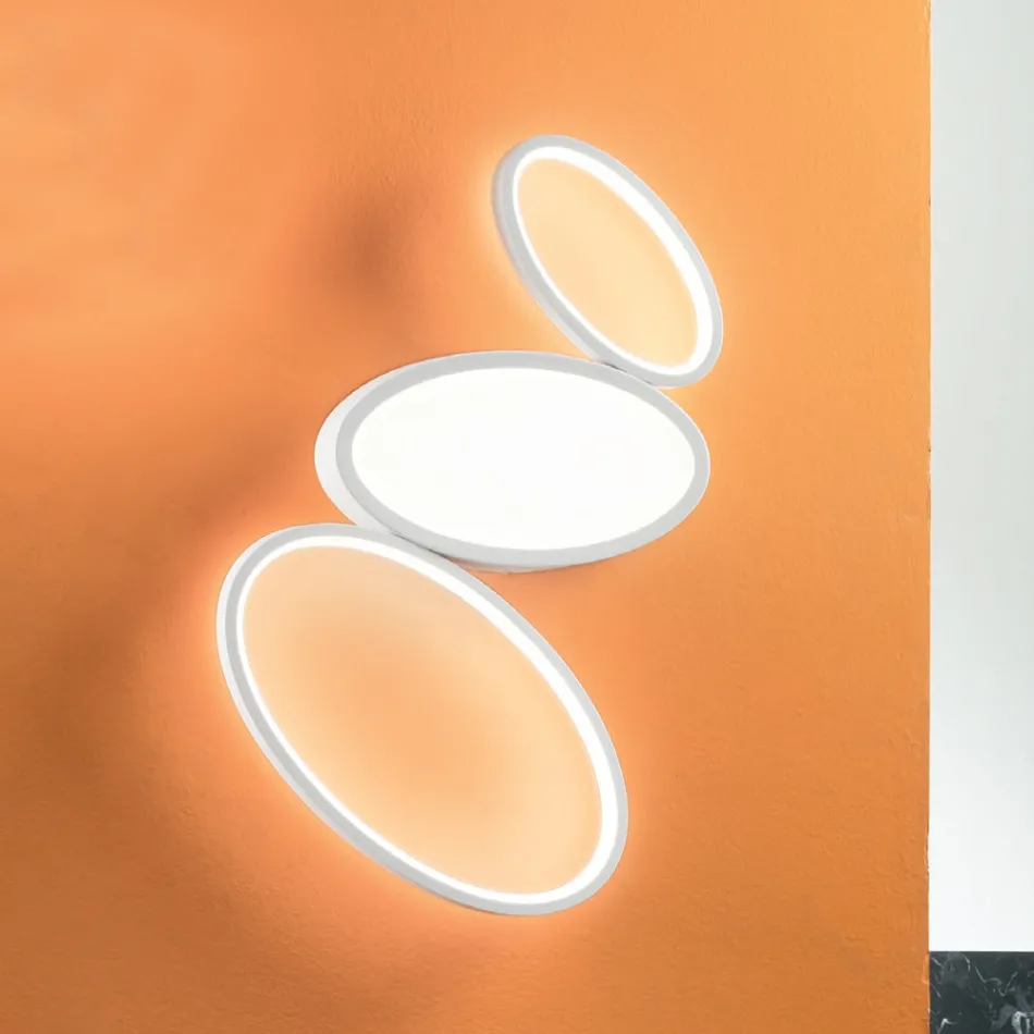 Llambë tavani LED moderne me errësim në metal të bardhë ose ari - Raissa Viadurini