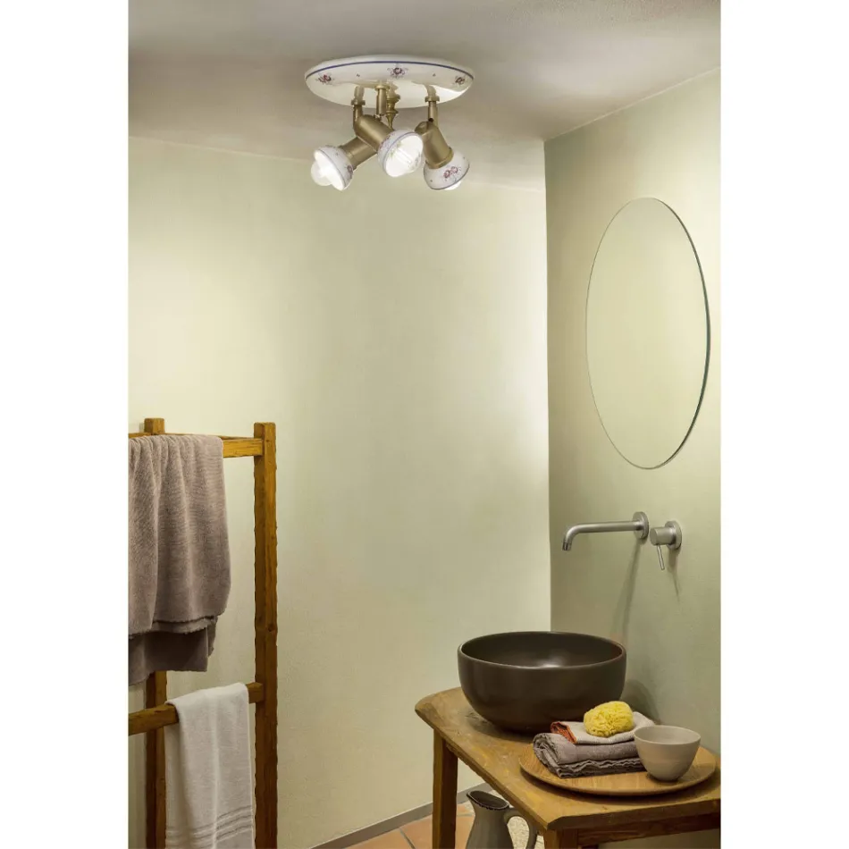 Llambë tavani të rrumbullakëta 3 ndriçues në tunxh dhe qeramikë e lyer me dorë - Savona Viadurini