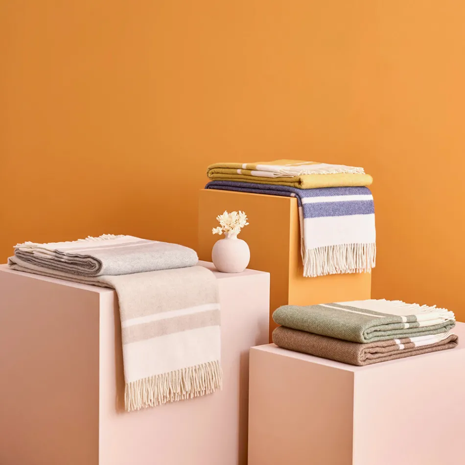 Plaid me përzierje leshi ultra të butë dhe me gëzof Prodhuar në Itali - Caldoso Viadurini