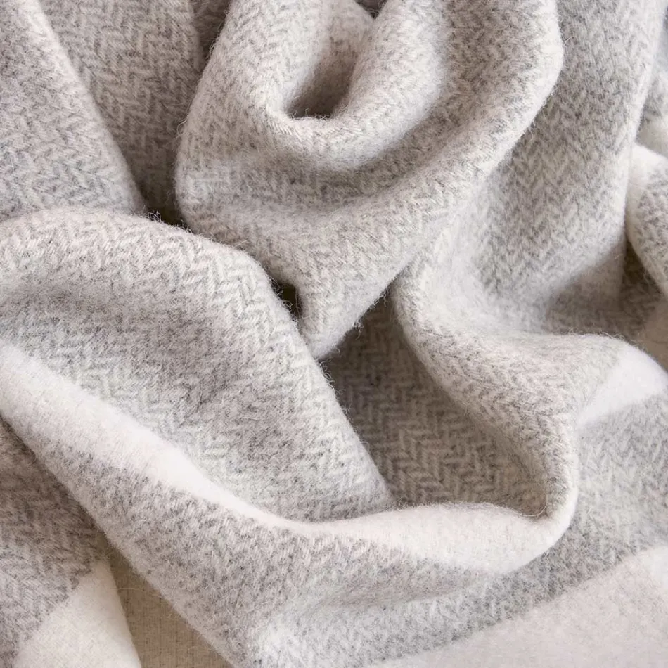 Plaid me përzierje leshi ultra të butë dhe me gëzof Prodhuar në Itali - Caldoso Viadurini