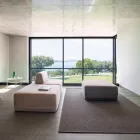 Kolltuku katror i dhomës së ndenjes i veshur me susta me pëlhurë të prodhuar në Itali - Lilium Viadurini