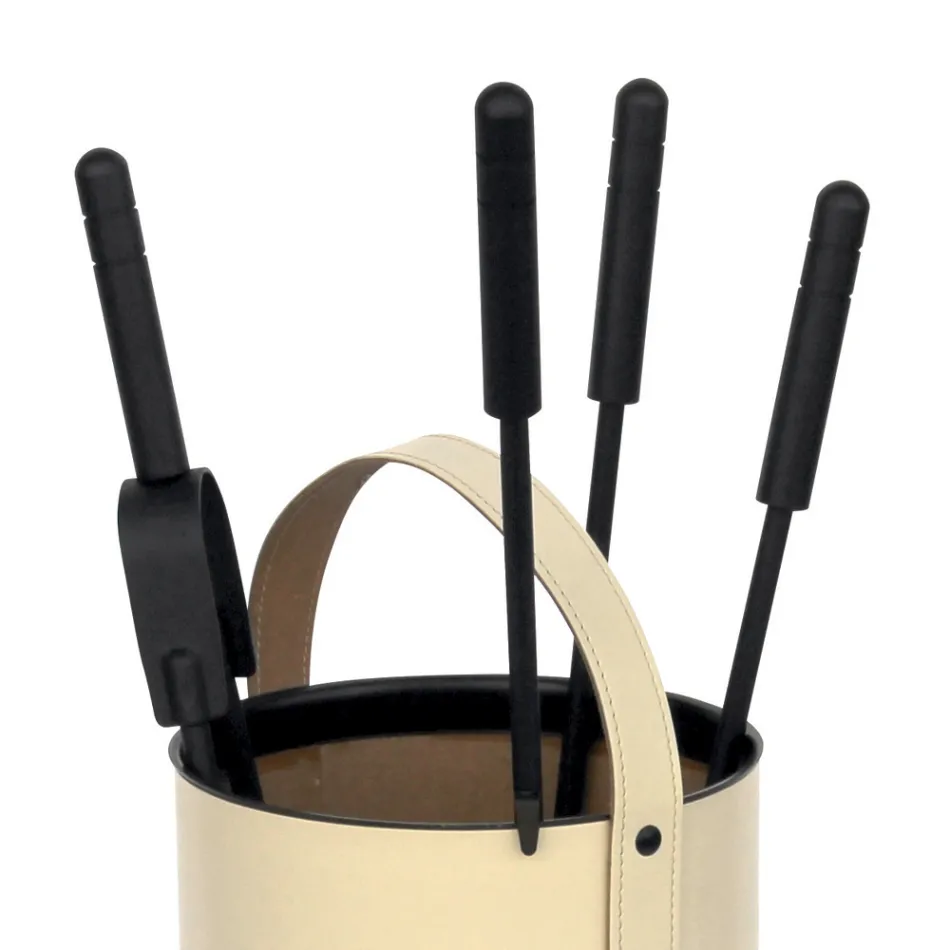 Mbajtëse mjetesh të rrumbullakëta prej lëkure artificiale me dorezë dhe 4 aksesorë Prodhuar në Itali - Pëllumb Viadurini