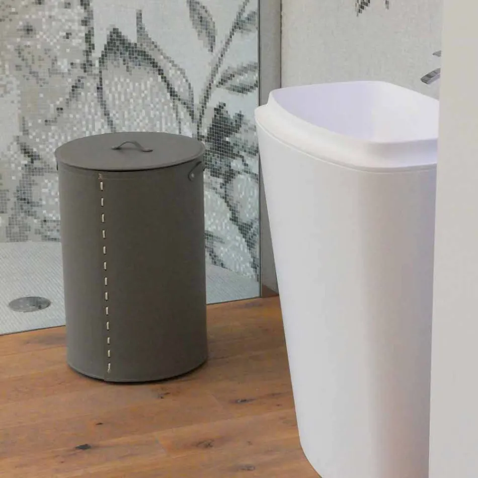 Shportë cilindrike rrobash në lëkurë të punuar me dorë të rigjeneruar Roby Viadurini