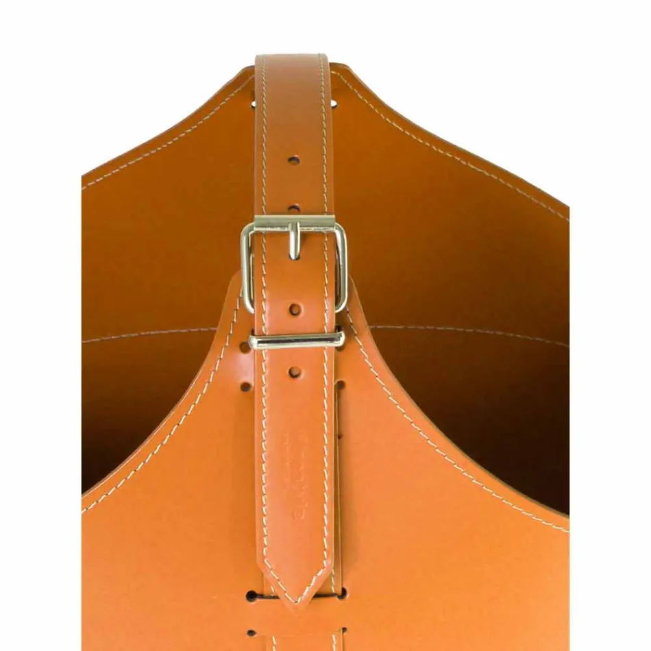 Mbajtëse shtëpie e druve të zjarrit me rrota në lëkurën moderne të rigjeneruar Fabia Viadurini