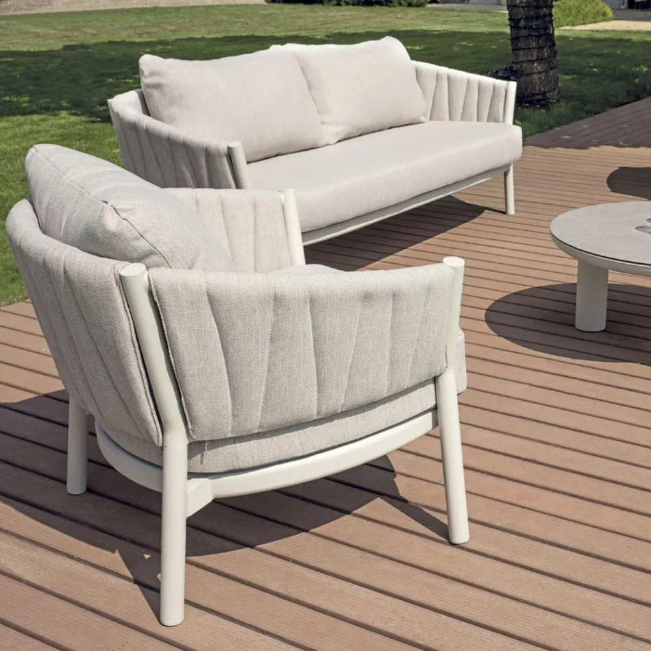 Dhoma dite e perbere nga 2 kolltuqe, 1 divan dhe 2 tavolina kafeje prej alumini - Fusion Viadurini