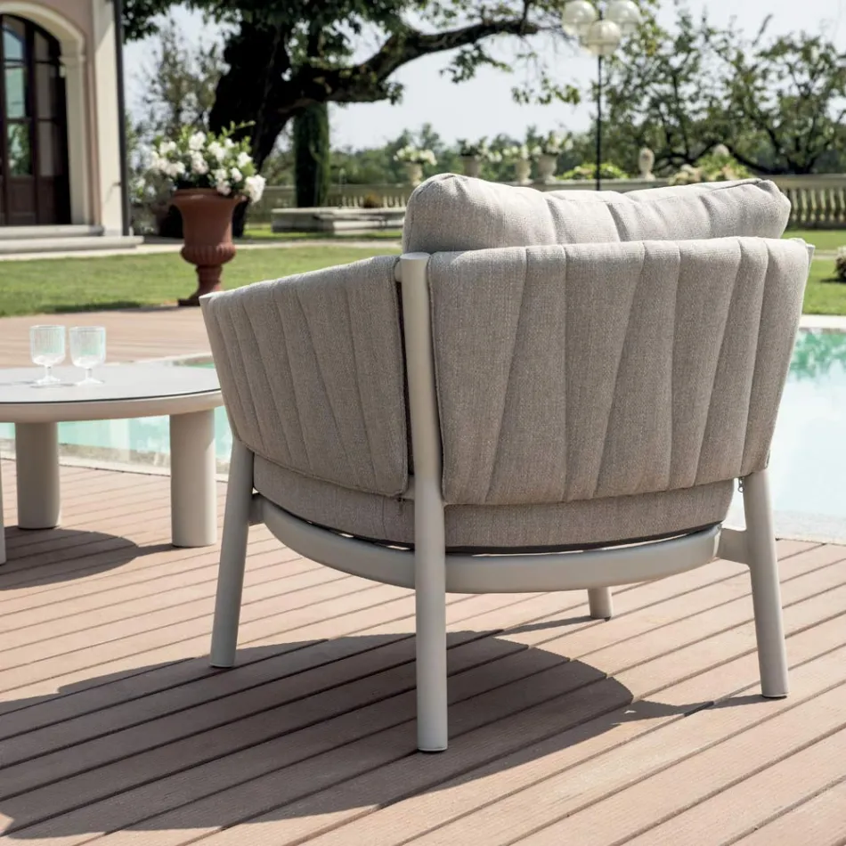 Dhoma dite e perbere nga 2 kolltuqe, 1 divan dhe 2 tavolina kafeje prej alumini - Fusion Viadurini