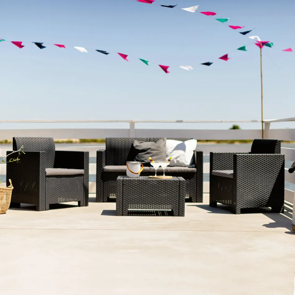 Sallon me 1 divan, 2 kolltukë dhe 1 tavolinë kafeje me jastëkë sedilje - Makineri Viadurini