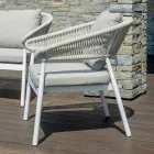 Dhomë ndenjeje në natyrë me jastëkë të rrumbullakosura dhe mbështetëse krahësh - Zenith Viadurini