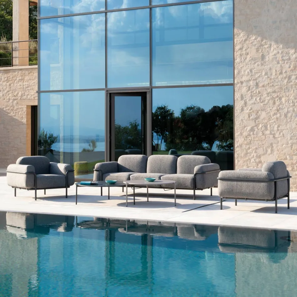 Dhomë dite në natyrë me divan dhe 2 kolltuqe në pëlhurë e prodhuar në Itali - Suki Viadurini