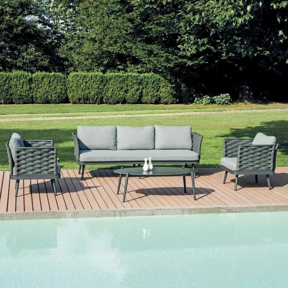 Sallon në natyrë me Tavolinë kafeje alumini në ngjyra të ndryshme - harmoni Viadurini