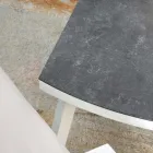 Sallon në natyrë me jastëkë të bardhë alumini dhe krem - Relaz Viadurini