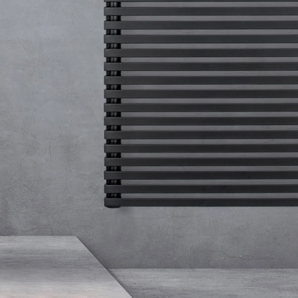 Ngrohëse elektrike për peshqirë në çelik me finiturë të zezë Jet Prodhuar në Itali - Brownies Viadurini