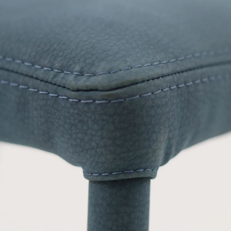 Karrige e ngrënies e veshur plotësisht me lëkurë artificiale e prodhuar në Itali - Eloi Viadurini