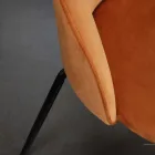 Karrige e dhomës së ndenjes me ndenjëse dhe këmbë në dekorime të ndryshme - Chandra Viadurini