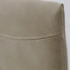 Karrige e dhomës së ndenjes prej lëkure artificiale me këmbë me llak Prodhuar në Itali - Roslin Viadurini