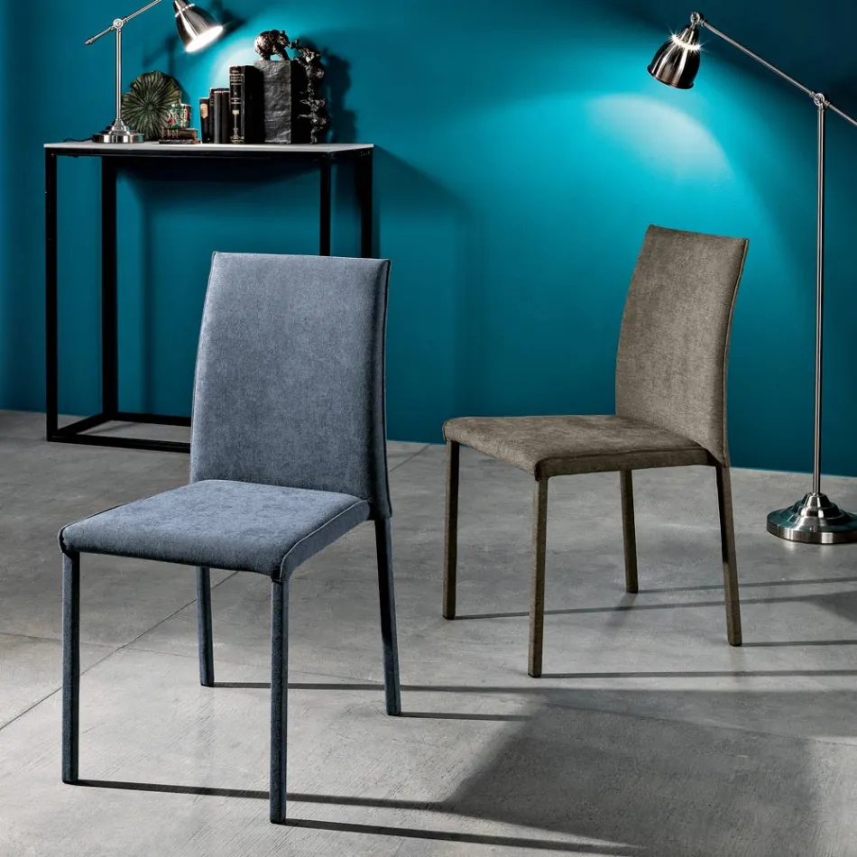 Karrige e dhomës së ngrënies prej pëlhure projektuese e prodhuar në Itali, Conny Viadurini