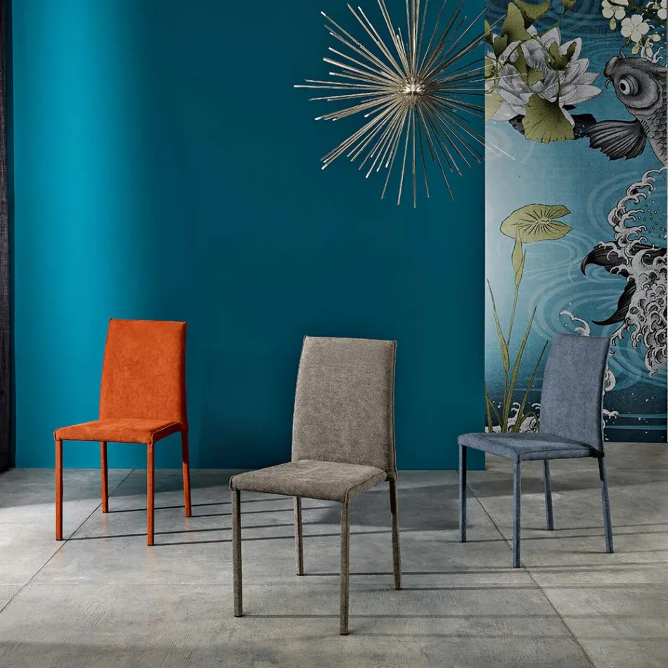 Karrige e dhomës së ngrënies prej pëlhure projektuese e prodhuar në Itali, Conny Viadurini