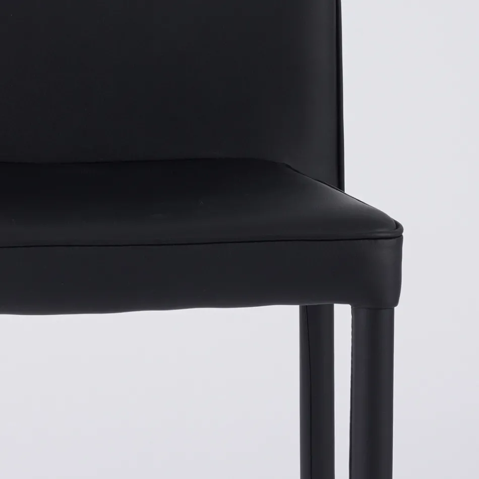 Karrige moderne e zonës së jetesës në Eko-Lëkurë dhe Metal Prodhuar në Itali - Michaela Viadurini