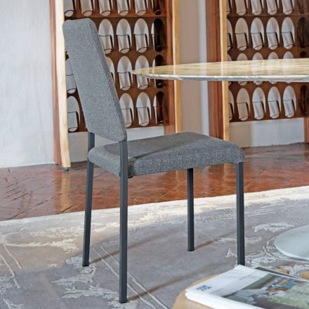 Karrige e dhomës së ngrënies me mbulesë të lëvizshme e veshur me susta të prodhuara në Itali - Pëlhurë Toyko Viadurini