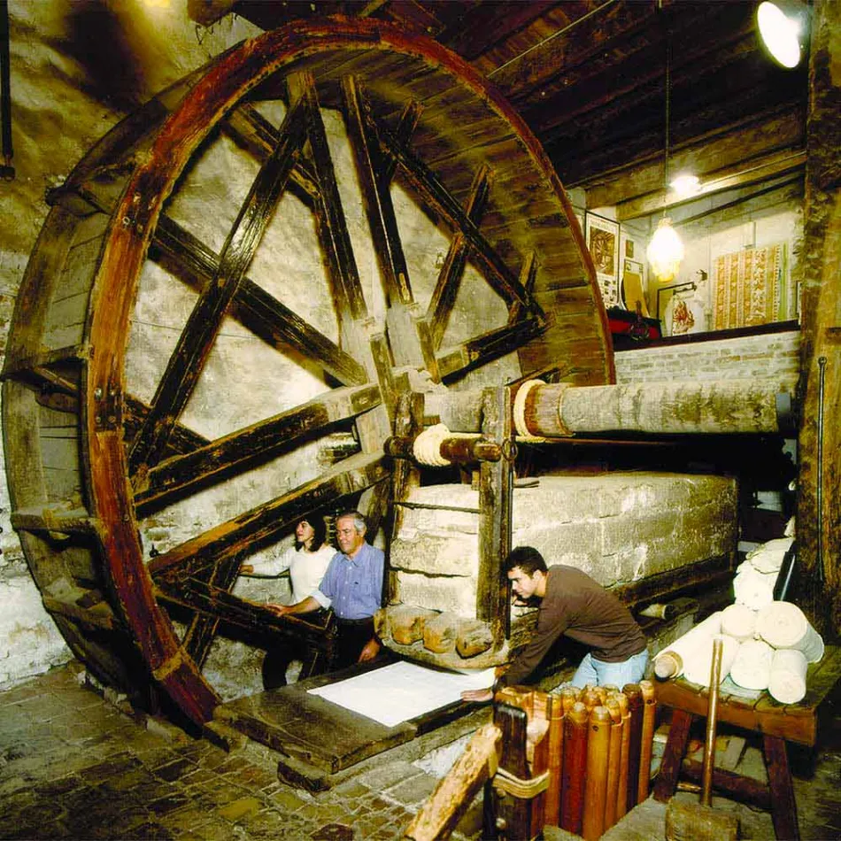 Printime me dorë të Shërbimit të Mëngjesit Artizanal Italian në Fabrics Ancient - Markat Viadurini