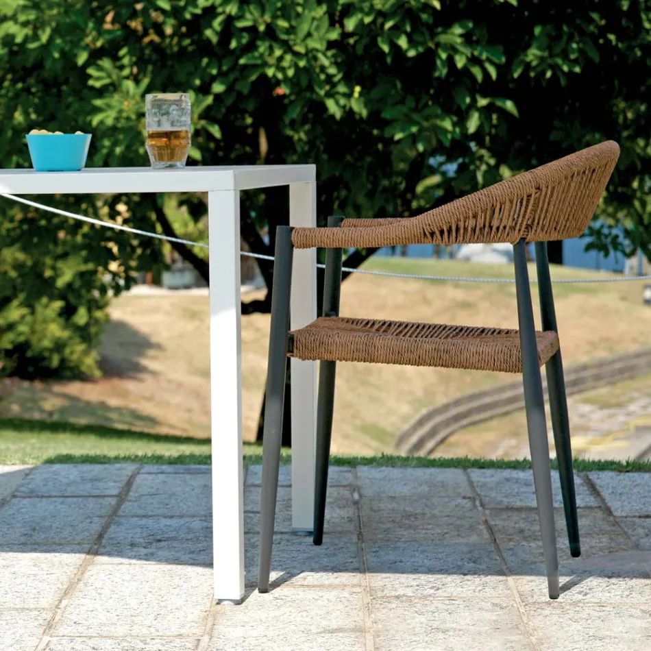 Set me 4 kolltuqe alumini dhe prej xunkthi të përdredhur - Tavira Viadurini