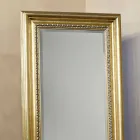 Pasqyra prej druri me dysheme të punuar me dorë e bëri Italinë Leonardo Viadurini