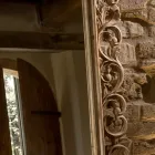 Pasqyrë e gdhendur e bërë nga dru tik i fortë - Auguste Viadurini