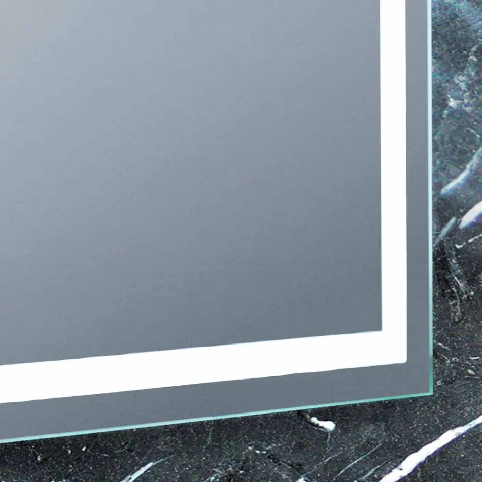 Pasqyrë e projektimit bashkëkohor të banjës me ndriçim LED Paco Viadurini