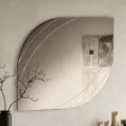 Pasqyrë qelqi me gravura në dy madhësi dhe ngjyra, e prodhuar në Itali - Vela Viadurini
