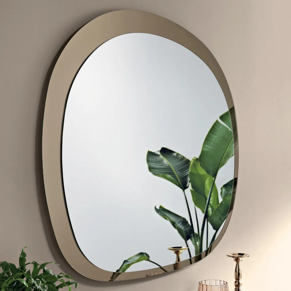 Pasqyrë me formë të bërë nga dy panele xhami të mbivendosura, e prodhuar në Itali - Alida Viadurini