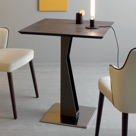 Tavolinë kafeje me katror të lartë në sipërme metalike të pjerrët dhe qeramike mat - Coriko Viadurini